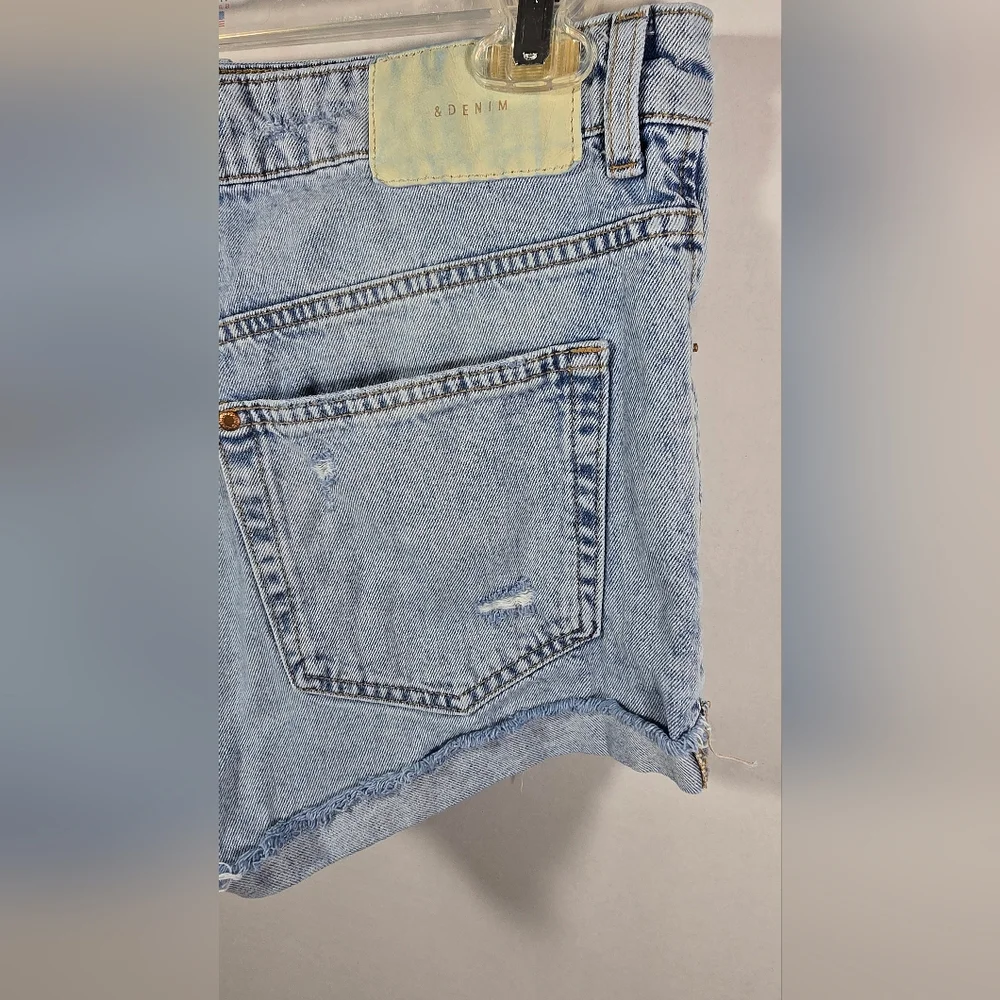 & Denim By H & M Boyfriend Shorts Distressed Women's Regular Waist Size 6